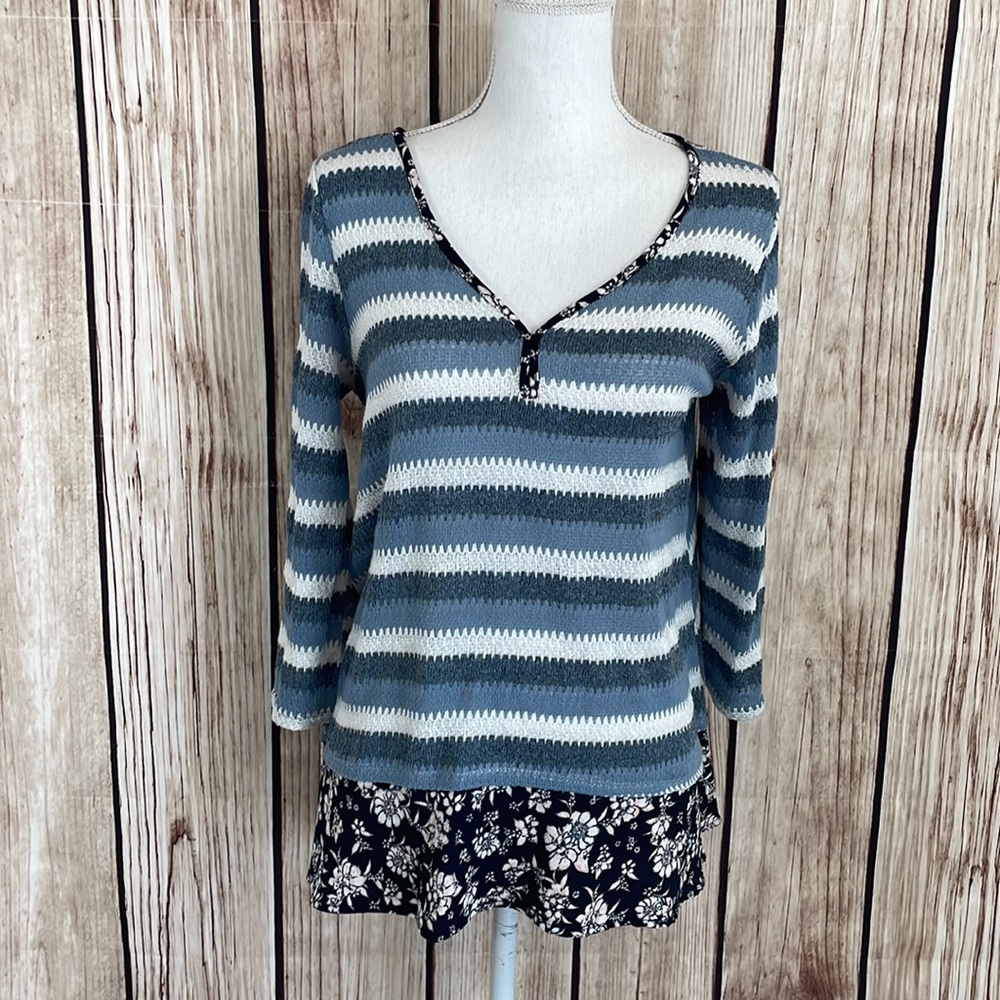 Oddy Loose-knit Blue/White Stripe V-neck Sweater w/Mock Flower Shirt Accents Med